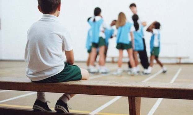 Muốn con không bị khiếm khuyết nhân cách, cha mẹ hãy trông chừng những biểu hiện sau!